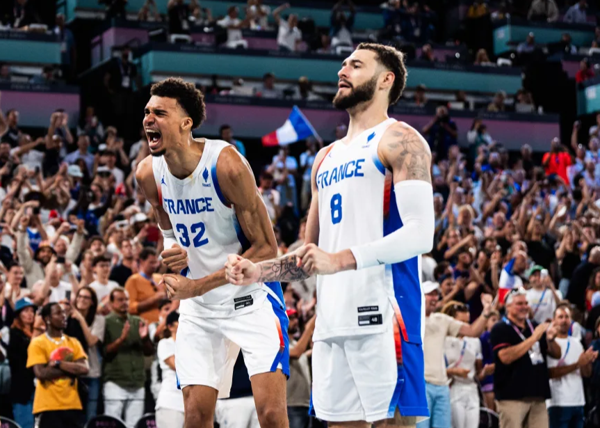 包含文班亚马赛点兑现，费城76人淘汰川崎前锋晋级四强，主帅激动落泪的词条